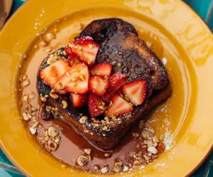 french toast with strawberries